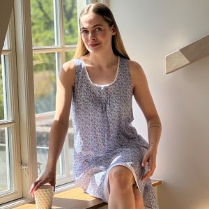 Frances Nattkjole med Blondekant – Whitsbury Ditsy
