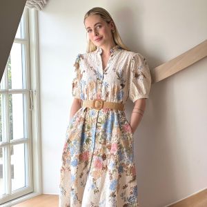 Kjole rosa blomsterprint m/belte - one size