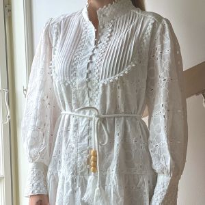 Kort blondekjole m/belte One Size