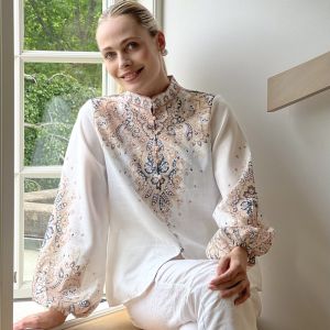 Paisley Bluse - hvit m/beige/navy
