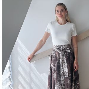 Skjørt brunt m/beige print og knytebelte One Size