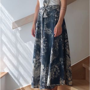 Skjørt blått m/beige print og knytebelte One Size