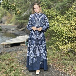 Lang kjole med paisley navy
