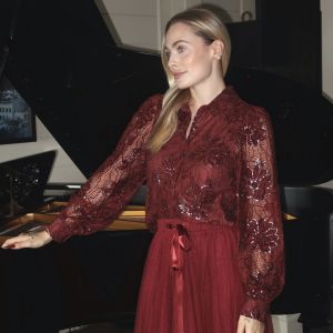 Elly White Bluse med blonde Bordeaux