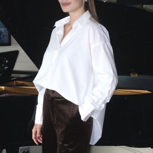 Attentif hvit skjorte